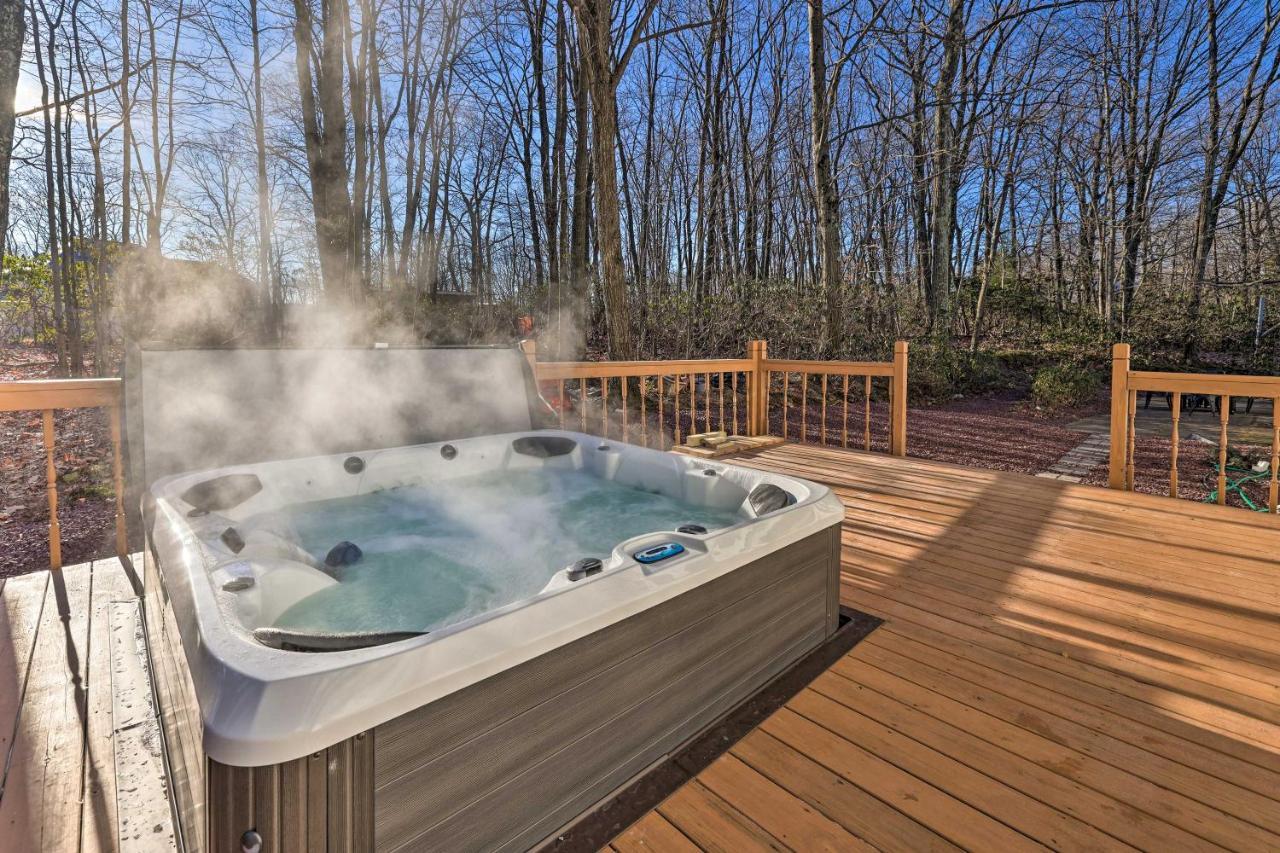 Mount Pocono Home With Private Hot Tub And Deck! Exterior photo